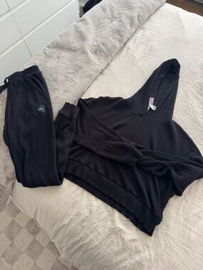 Alo muse hoodie and muse sweatpant - black